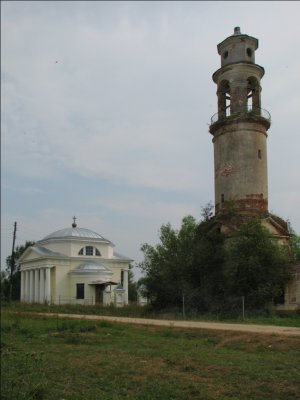 Церковь в Арпачево.jpg